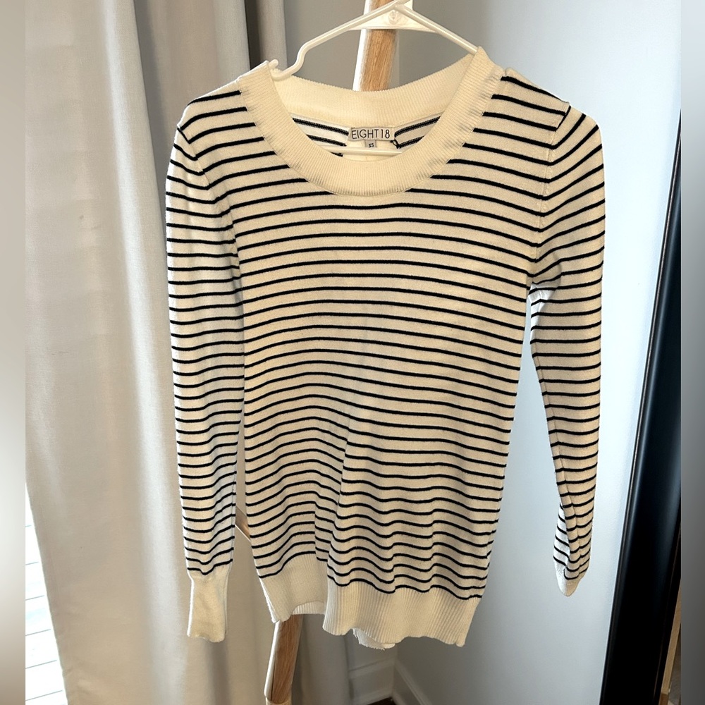Eight 18 brand (boutique) crew neck sweaters